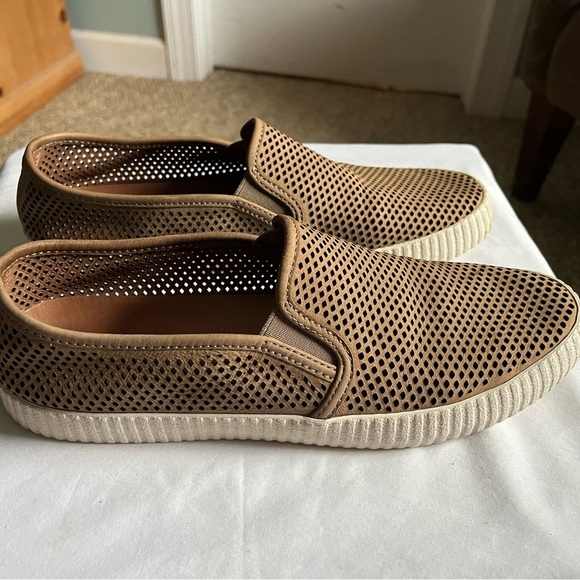 Frye Camille Perforated Slip On Sneaker Carmel Brown Tan Womens Sz 9.5 M EUC - Picture 3 of 12